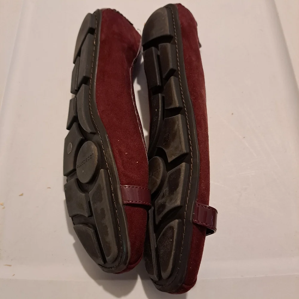 Liz Claiborne Flex Burgundy Suede Flat Shoe, 9M